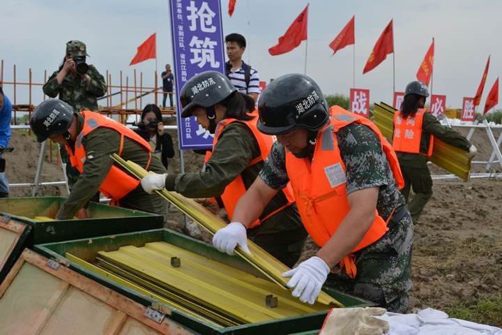 气动打桩机厂家：防洪子堤的结构构成及原理